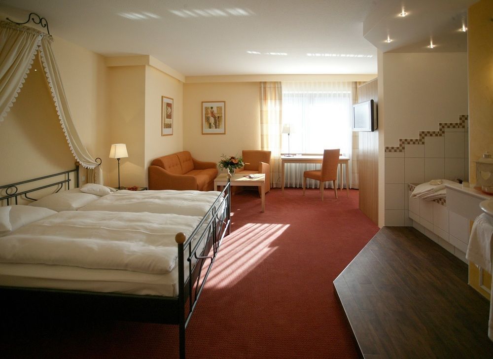 Landhotel Sonne Neuendettelsau Ngoại thất bức ảnh